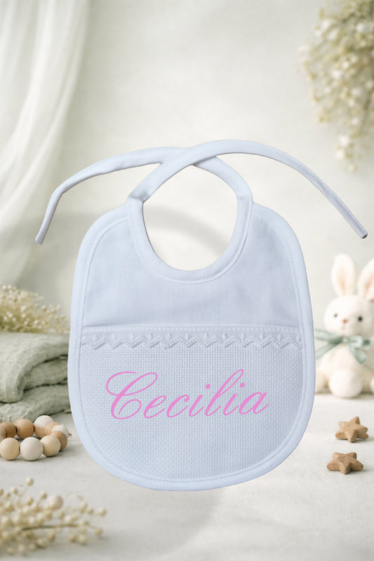 Bavaglino in cotone piquet con bordo decorativo Soffio di Eleganza: un tocco di raffinatezza per le prime pappe