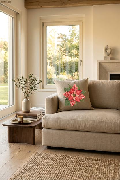 Cuscino in lino beige con ricamo a rilievo di stella di Natale, personalizzabile appoggiato su un divano chiaro in un ambiente caldo e naturale, molto luminoso